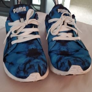 Authentic PUMA tennis shoes in very good